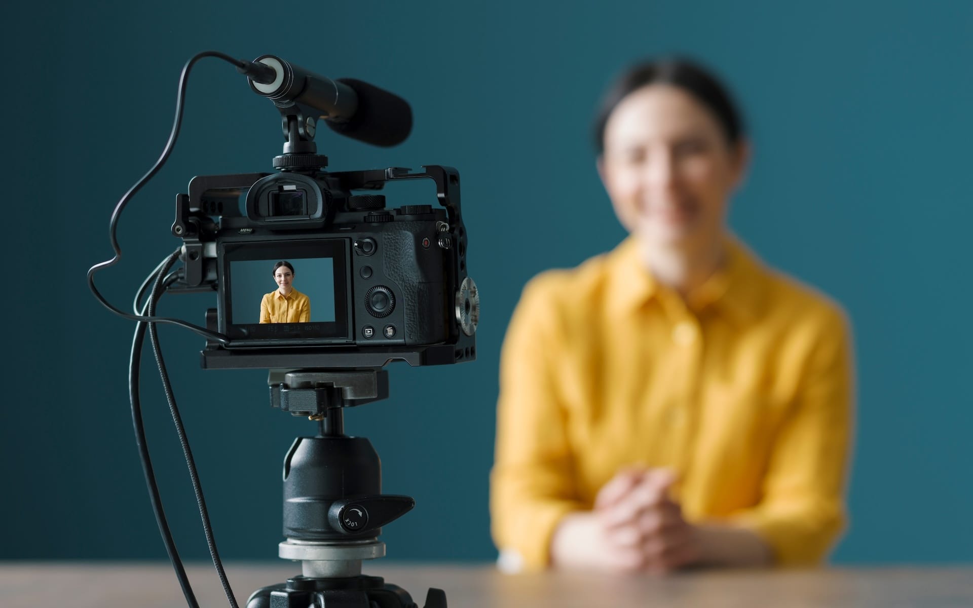 Shooting selfie content with autofocus